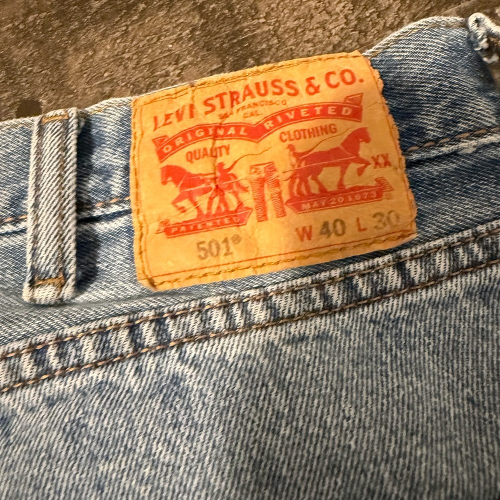 Levi’s 501 Original Straight Leg Button Fly Jeans W40 L30 Light Wash - Picture 4 of 5
